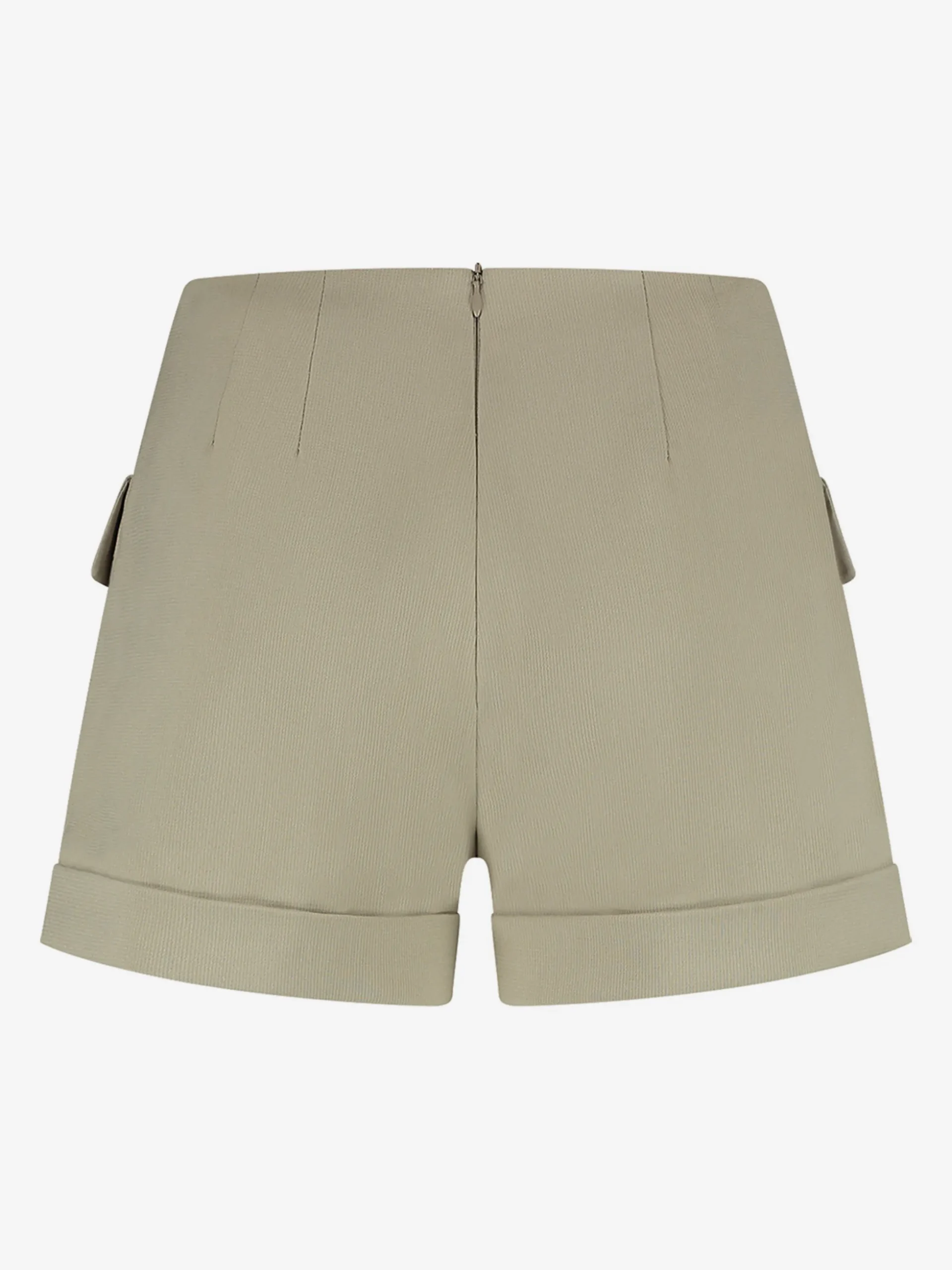 Short met omgeslagen pijpen en klepzakken