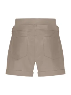 Shorts van imitatieleer met een riem en studs