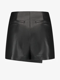Skort van imitatieleer