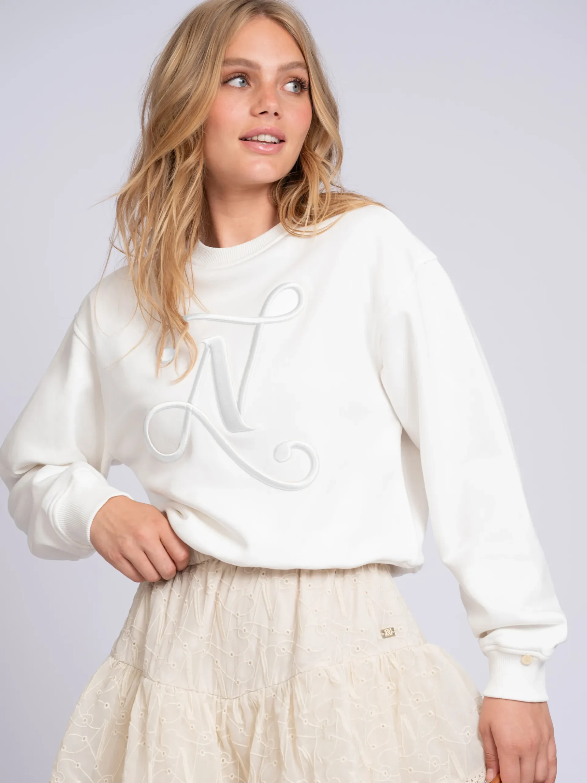 Sweater met geborduurd N-logo