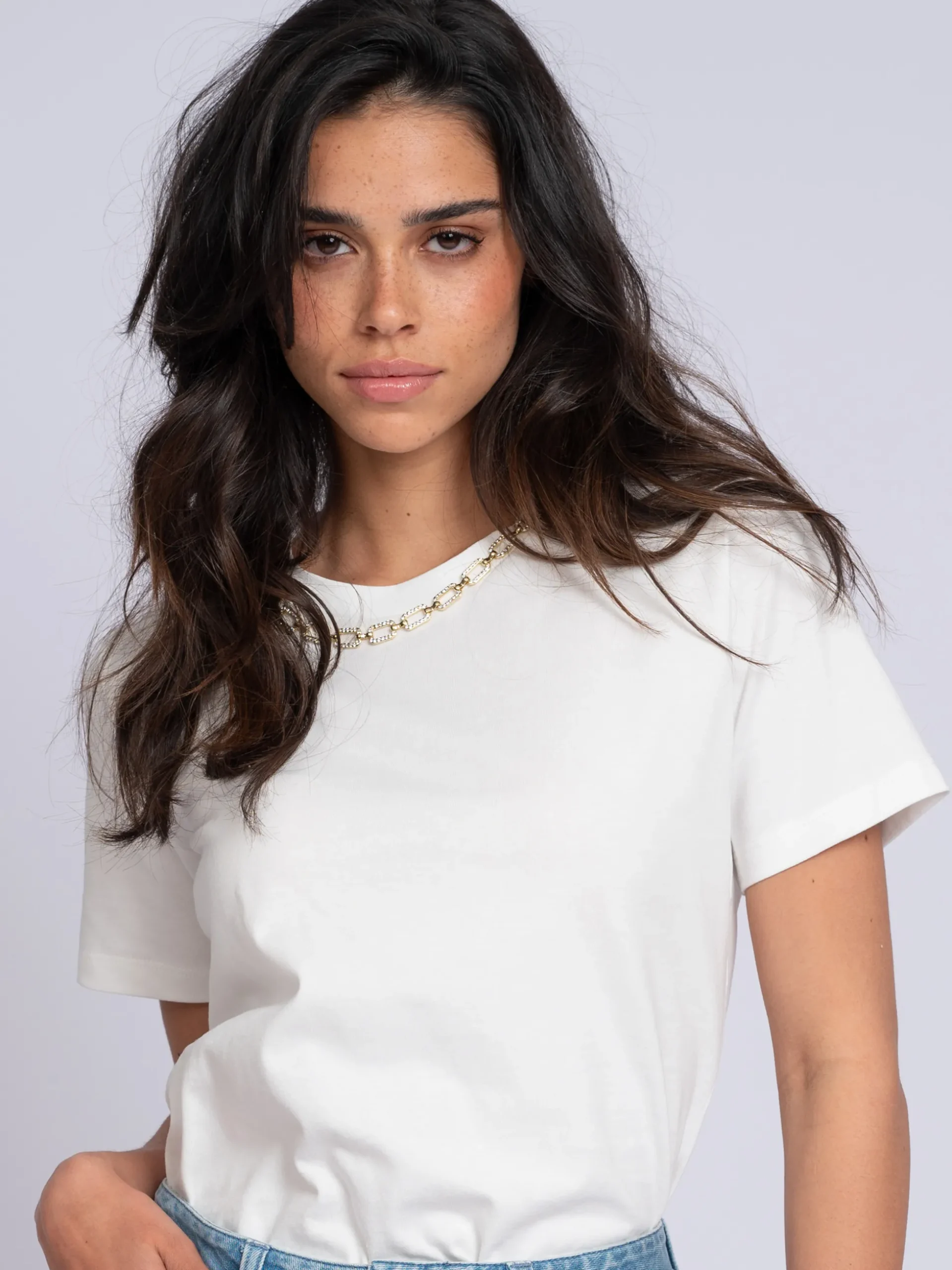 T-shirt met ketting detail bij hals