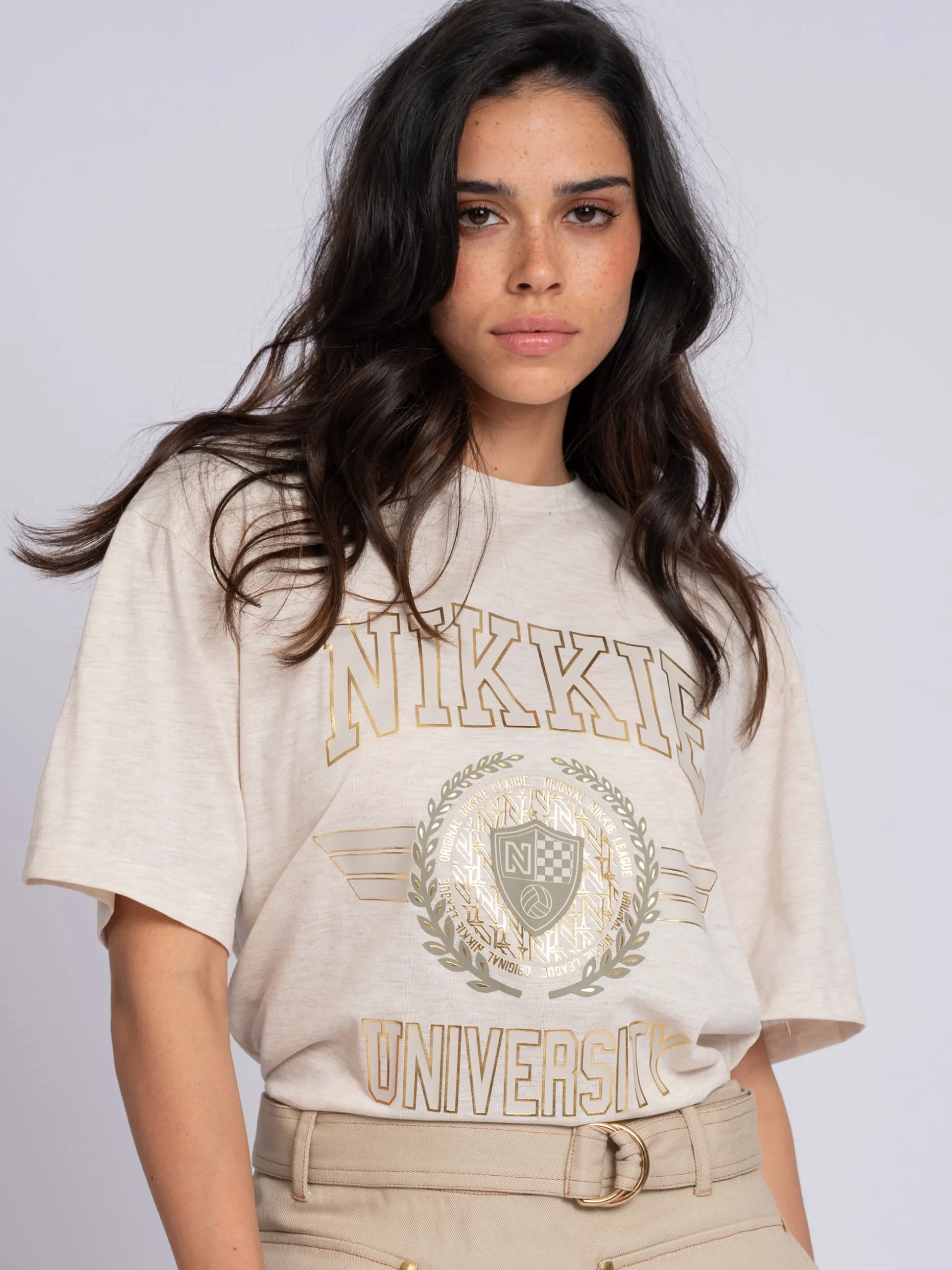 T-shirt met NIKKIE university print