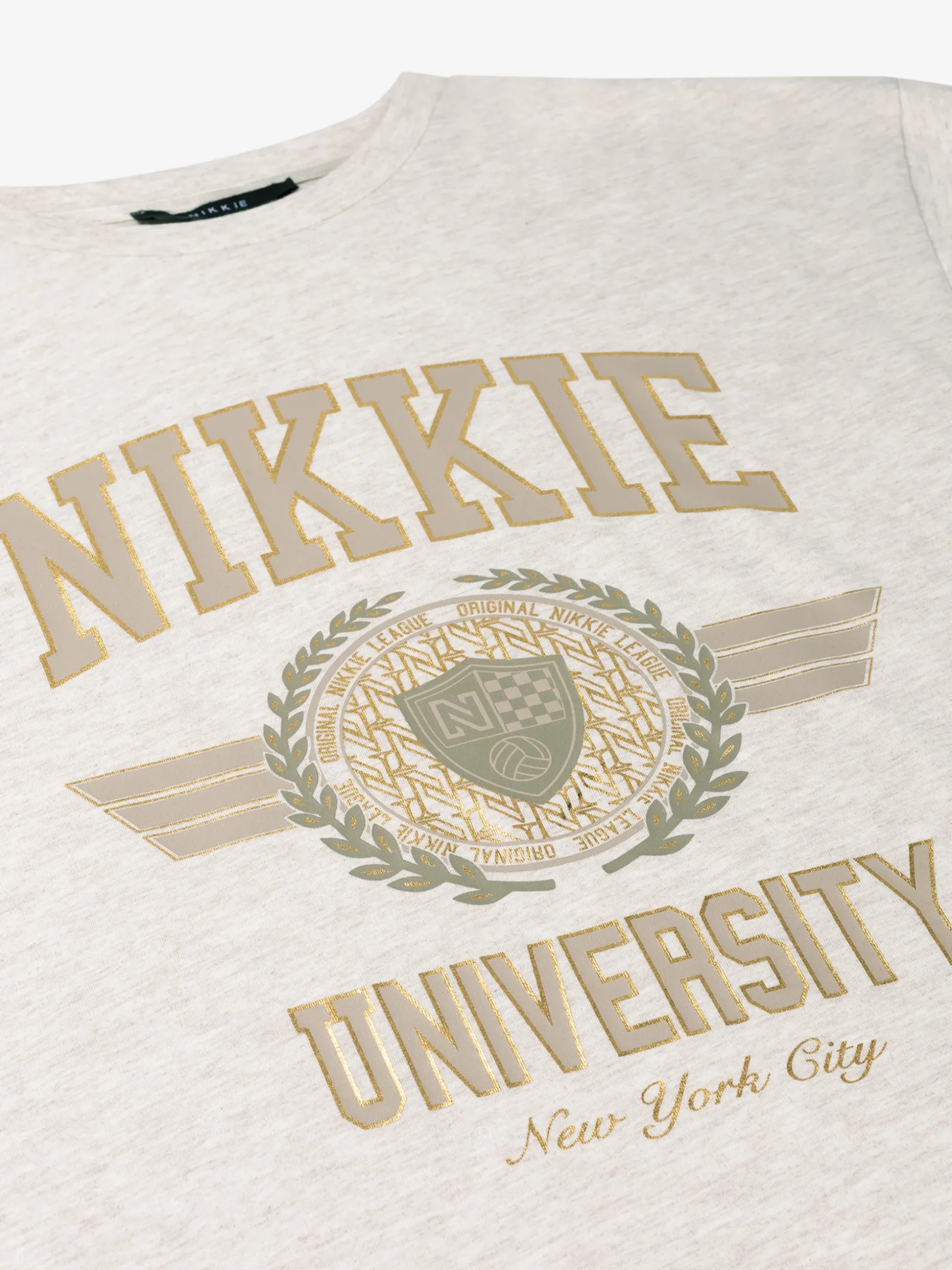 T-shirt met NIKKIE university print